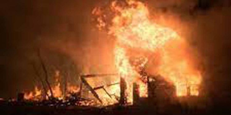 Pohottu councilors devise a method for locating the police chiefs who were distracted when the councilors’ homes were set on fire!