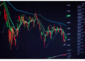 Stock market closes after a 5% drop headed by heavyweights.