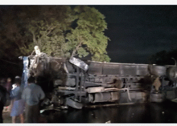 Vavuniya road accident claims three lives, injures 17