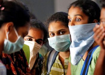 Be cautious! The flu is spreading! Wear the mask!