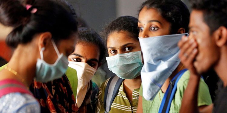 Be cautious! The flu is spreading! Wear the mask!