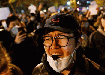 China Covid: Heavy police presence after days of protests