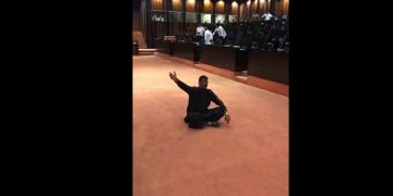 SJB MP Dilip Vedaarachchi protested in the middle of the parliament! (VIDEO)