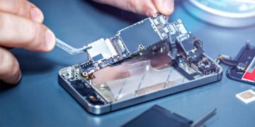 Beware of beastly mobile phone repairmen.