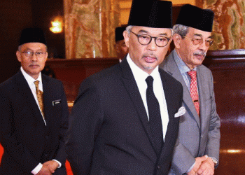 Malaysia king to choose prime minister in post-election crisis