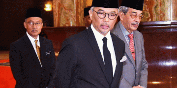 Malaysia king to choose prime minister in post-election crisis