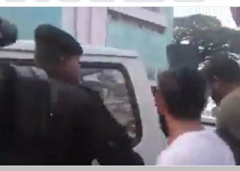 Are people blocking Colombo highways? Or Police? (VIDEO)