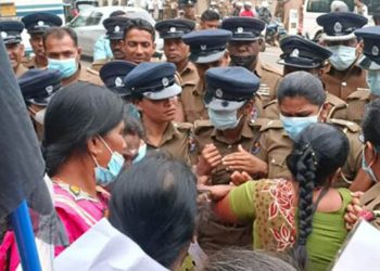 When Ranil first visited Vavuniya as president, black flag protests were organised! (PHOTOS)