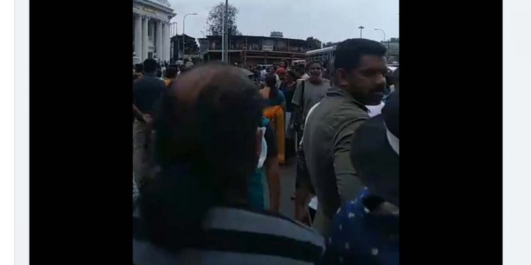 The struggle leaders are gathering near Maradana’s Elphinstone Theater! Livestream here! (VIDEO)