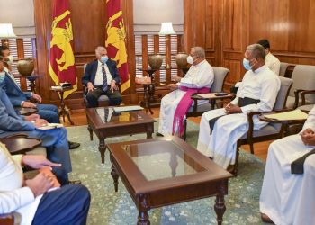Bishop of Mannar meets Ranil to solve land issues! (PHOTO)