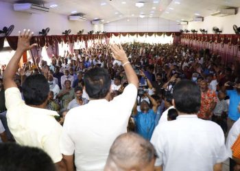 The one who destroyed the economy writes books safely, while the democratic strugglers are imprisoned. Sajith (video & photos)