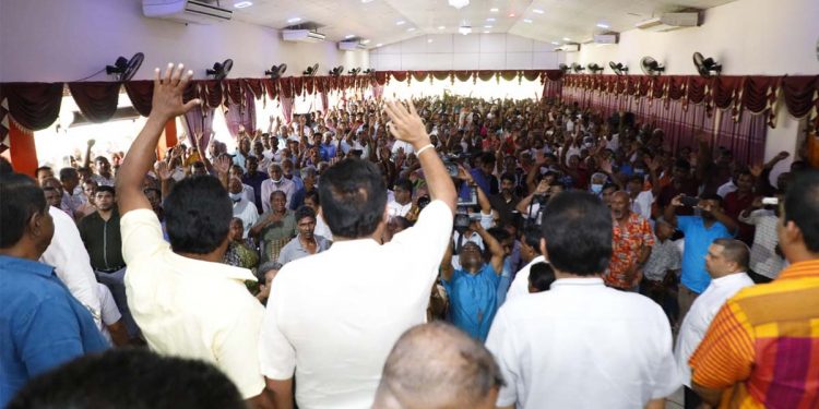 The one who destroyed the economy writes books safely, while the democratic strugglers are imprisoned. Sajith (video & photos)