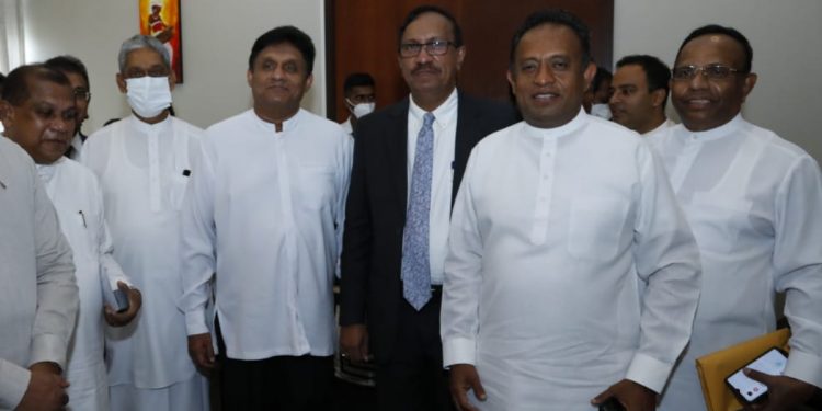 Anura-Chandima-Sudarshani-Jayaratne team photos released! (PHOTOS)