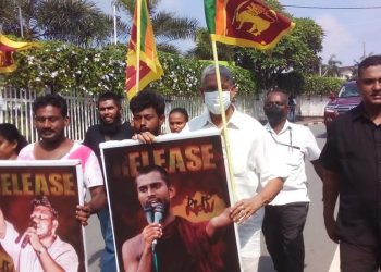 Field Marshal Fonseka marches early! Answer the government’s charges! Government suppression will hurt tourism! (VIDEOS)