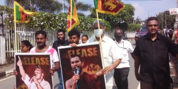 Field Marshal Fonseka marches early! Answer the government’s charges! Government suppression will hurt tourism! (VIDEOS)