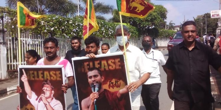 Field Marshal Fonseka marches early! Answer the government’s charges! Government suppression will hurt tourism! (VIDEOS)