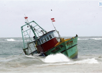 Singapore rescues 300 suspected Sri Lankan migrants from sinking boat