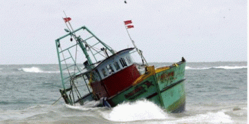 Singapore rescues 300 suspected Sri Lankan migrants from sinking boat