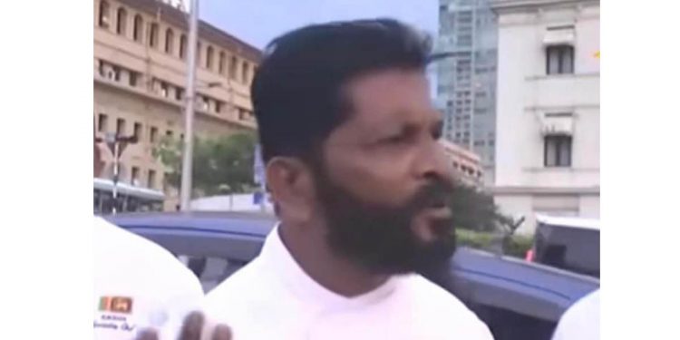 Media uncovers the Cook who accused monk at Galle Face is a Pohottuwa candidate in Panadura LG elections Sunil Silva! (VIDEO)