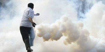 Police tear gas ‘Anthare’ demonstration close to Flower Road (VIDEO)
