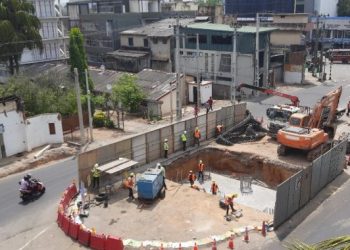 Minister Bandula says construction of the Kohuwala and Gatambe flyovers delayed until Sri Lanka completes debt reform.