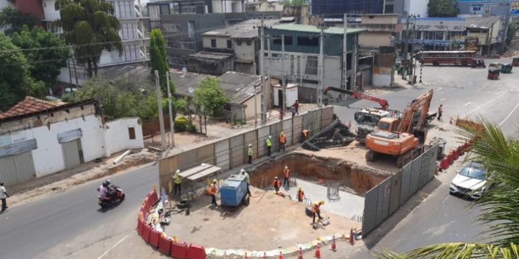 Minister Bandula says construction of the Kohuwala and Gatambe flyovers delayed until Sri Lanka completes debt reform.