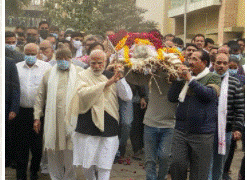 Simple farewell to Modi’s mother
