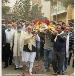 Simple farewell to Modi’s mother