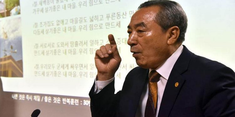 “There is money on the roads of this country.” people do not take advantage of them. Cho Sing Lee’s
