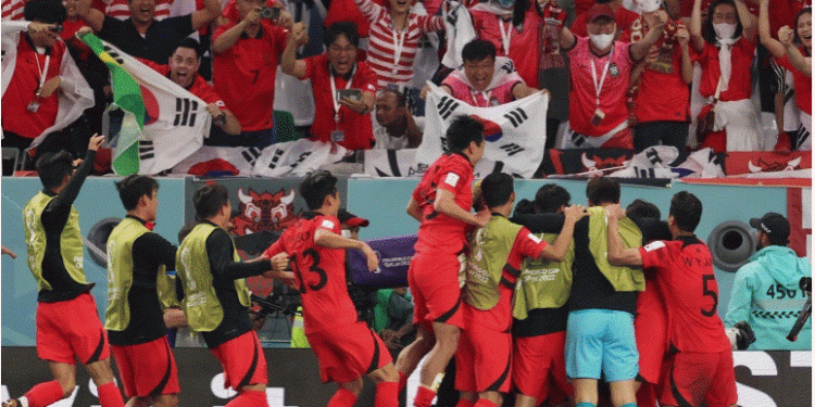South Korea stun Portugal 2-1, secure last 16 spot