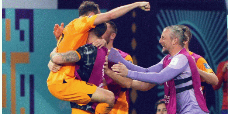Netherlands dominate USA in first knock-out World Cup match
