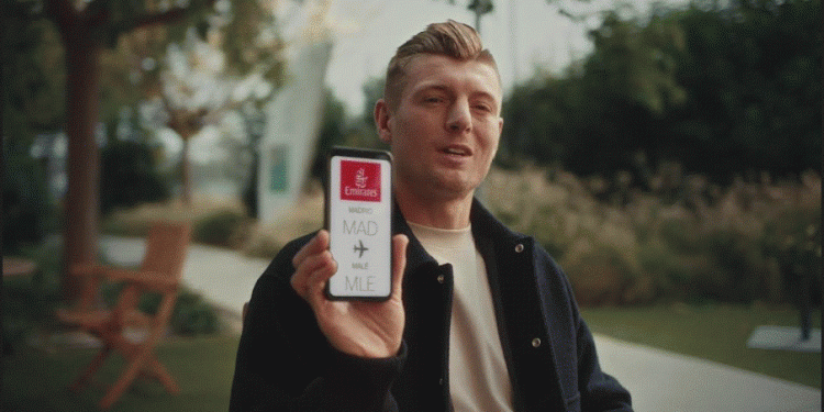Luka Modrić, Vinícius Júnior and Toni Kroos wonder: to fly or to fly better with Emirates?