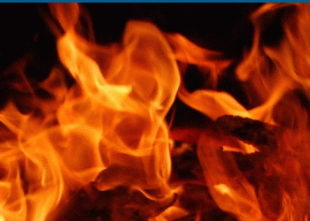 Fire engulfs factory in Kelaniya