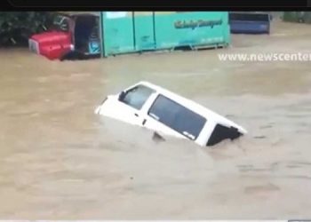 The rain annihilates  Akurana! Water up to the houses’ roofs! Rainwater sweeps away vehicles! (VIDEO)