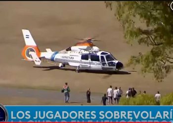 Argentina abandon Buenos Aires bus parade, team with Lionel Messi airlifted from parade! crowd clash with police! 4 million spectators gather!(VIDEO)
