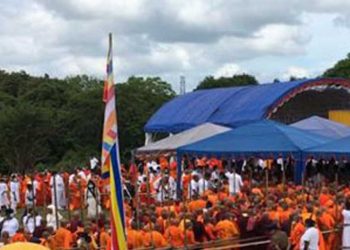 5000 Monks and 1000 Bhikkhunis converge to venerate the Mihintala relics!