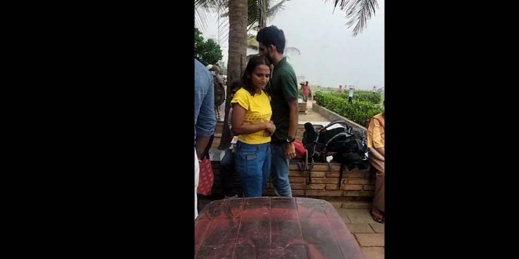 The police created a commotion while attempting to disperse a youth demonstration at Galle Face.(VIDEO)