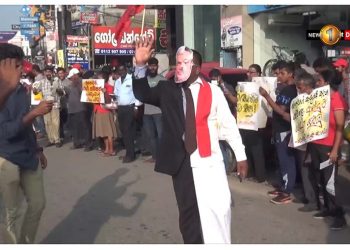 The students at Ranil’s university of study heckled him! People began to boo Gotabhaya as he prepared to depart.