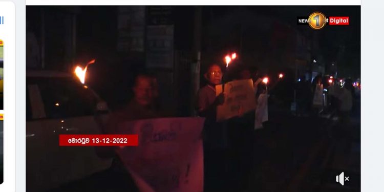 Moratuwa night lantern protest demanding economic solutions (VIDEO).