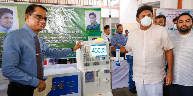 Humans perish without nourishment! Ministers enjoy five-star accommodations! Sajith brings a renal leak filter to the hospital for the people of Trincomalee! (VIDEO & PICTURES)