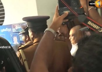 A massive police operation at the National Hospital to free Dr. Bellana, whose room was locked by minor workers! He is spirited away in a jeep during the uproar! VIDEO