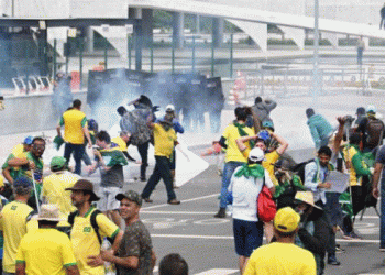 Bolsonaro supporters storm Brazilian Congress