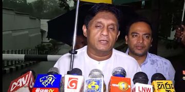 Opposition leader Sajith visits Welikada late at night to see Ananda and Dhammika, remanded for threatening Utilities Commission member Mohan Samaranayake! They represented 220 lakh poor people! Threat video attached! VIDEO