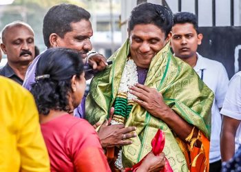 Jaffna protests… Tear gas… While the President celebrates Thaipongal with batons, the opposition leader celebrates Thaipongal peacefully in Colombo! VIDEOS & IMAGES