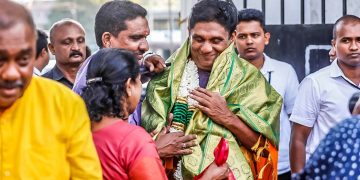 Jaffna protests… Tear gas… While the President celebrates Thaipongal with batons, the opposition leader celebrates Thaipongal peacefully in Colombo! VIDEOS & IMAGES