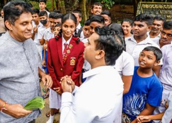 On the way to the Dehiattakandiya meeting, a group of school students stops Sajith’s vehicle! Sajith exits the vehicle! Check out what happened next! VIDEOS & IMAGES