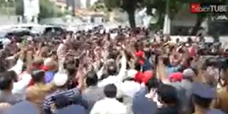 Mujibar and Hirunika launch the battle today with a big noise! VIDEO