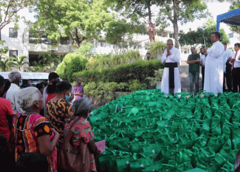 Old boys union of St.benedict’s college spreads Christmas cheer to 240 less privileged families in kotahena.