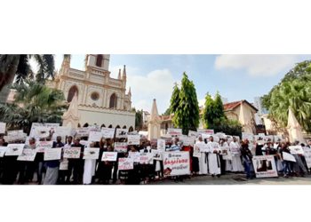 At Borella All Saints Church this morning (15), Misam residents silently protested the lack of investigation into the bomb incident a year ago.