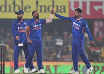 India crush Sri Lanka by 317 runs in 3rd ODI; seal series whitewash